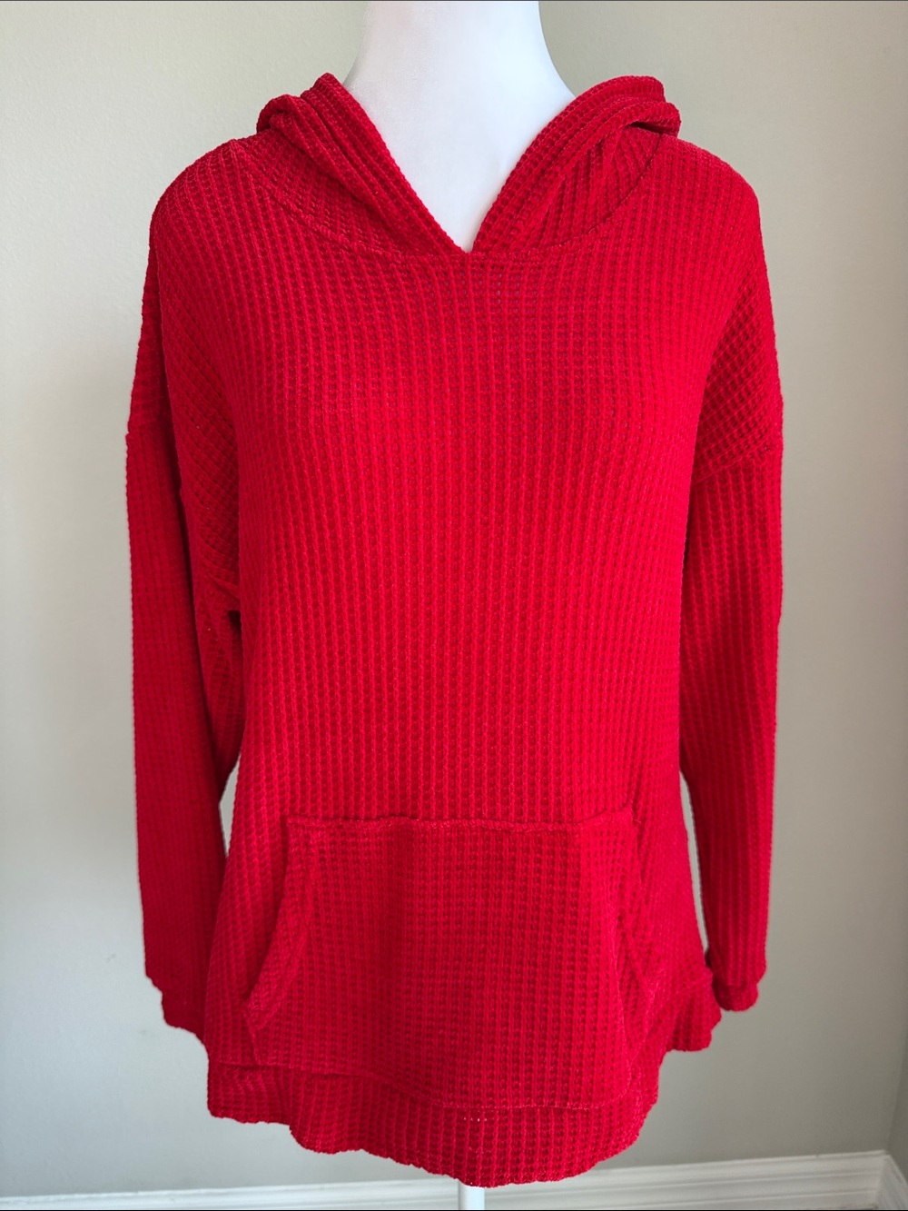 Auneliege women’s red hooded pullover sweater